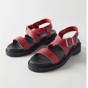 Urban Outfitters UO Anya Leather Sandals Red Rouge Croc Size 7 Platform Buckle